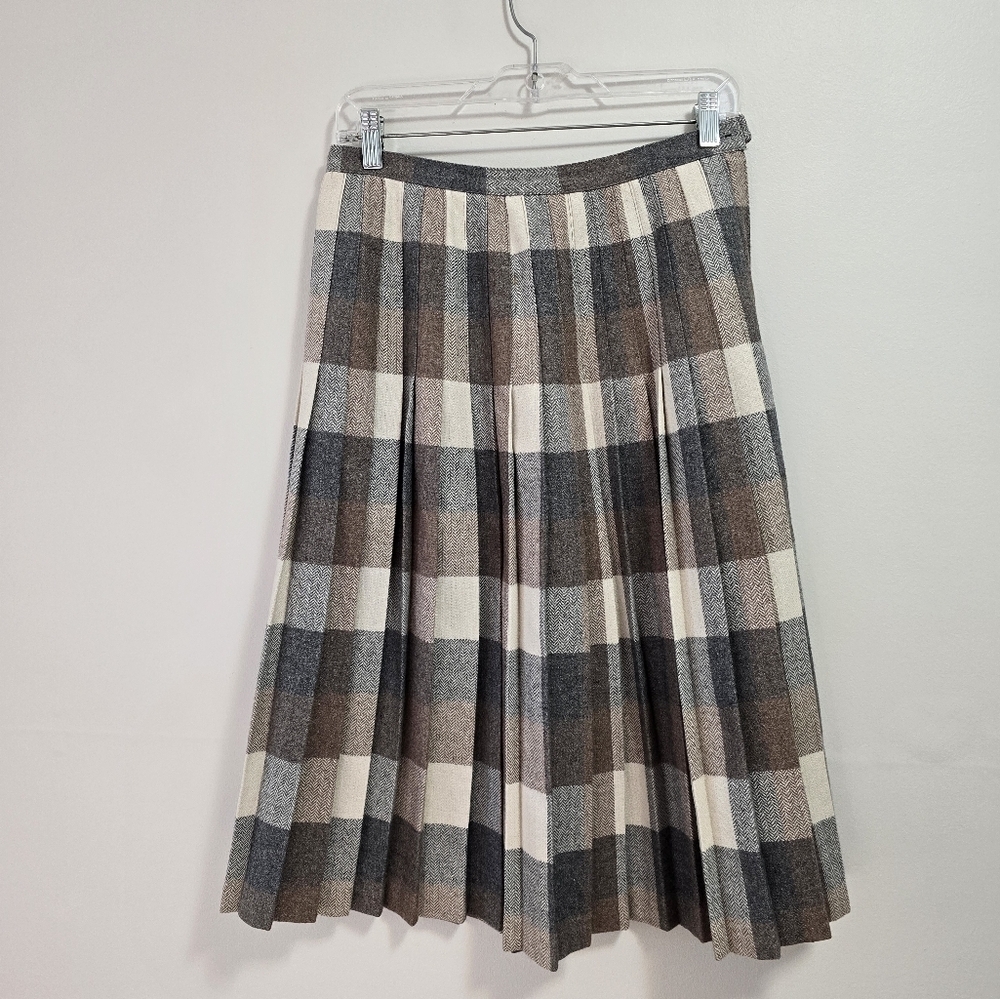 Vintage Paris Star wool blend pleated skirt color cream and beige size 12